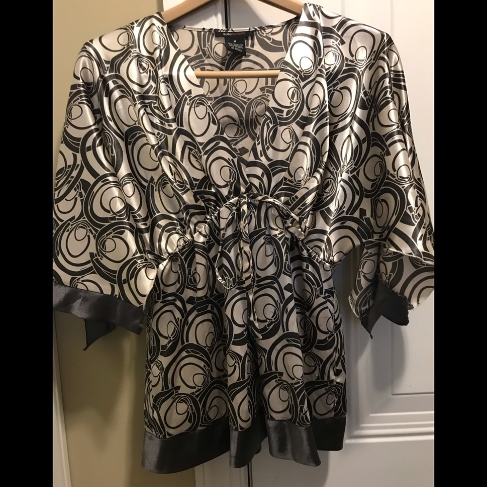 Worn once size M BCBG Maxazria blouse